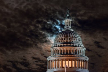 Washington DC Kongre Binası Kubbe detayları ve dolunay geceleri aydınlatılıyor