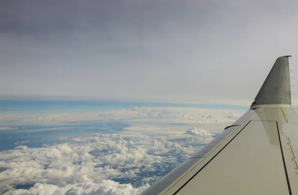 Viagem Avião Voando Acima Paisagem Paisagem Asa Olhar Através Janela — Fotografia de Stock