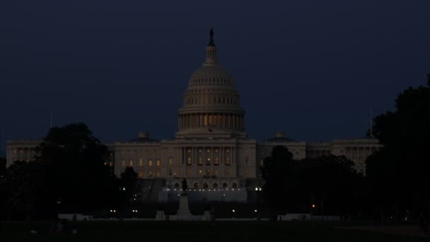 Kapitol und Senatsgebäude der Vereinigten Staaten, Washington DC USA in der Nacht — Stockvideo