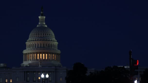 American Capital Building in Washington DC of illuminated dome at night. — Stock Video