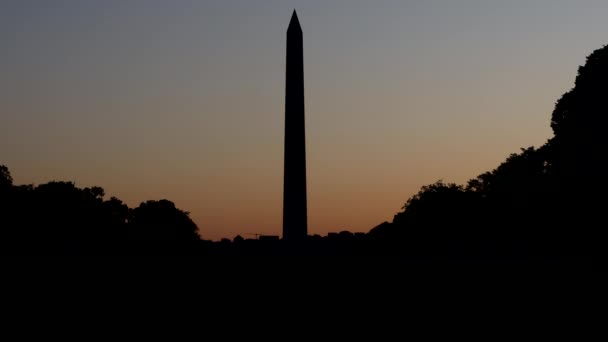 American Washington Monumento na em Washington, DC, EUA ao amanhecer — Vídeo de Stock