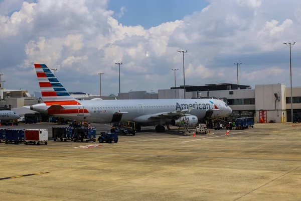 Ιουν Charlotte American Airlines Διεθνές Αεροδρόμιο Του Διαδρόμου Αεροσκαφών Ετοιμάζεται — Φωτογραφία Αρχείου