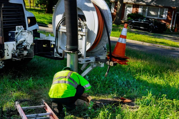 Sewage Cleaning Workers Equipment Sewer Town Street Industrial Truck — Stock Photo, Image