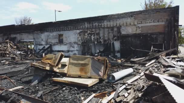 Protestos e tumultos casa queimando danificado foram destruídos Minneapolis — Vídeo de Stock