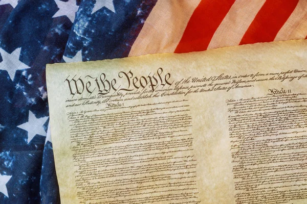 Gros Plan Une Réplique Document Constitutionnel Américain Drapeau Américain Grunge — Photo