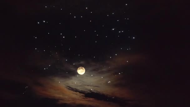 Vacaciones con fuegos artificiales en la noche de la Independencia Día del cielo dramático luna llena — Vídeo de stock