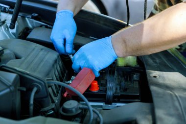 Mühendislik araba yedek akü servisi İngiliz anahtarı yumuşak odaklı