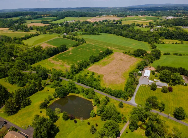 Vista Aérea Hermosos Campos Granja Paisaje Desde Una Tierra Altura —  Fotos de Stock