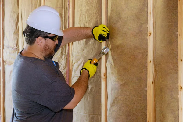 Man Installing Thermal Insulation Layer Wall Using Mineral Wool Fiberglass — Stock Photo, Image