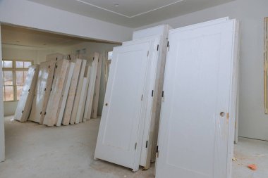 İnşaat, tadilat, yenileme, yenileme, uzatma onarımı ve yeniden inşa kapısı ve kalıp işlemleri