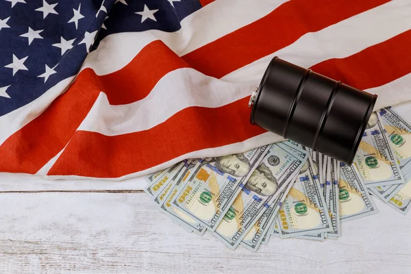 Barril Petróleo Los Precios Billetes Cien Dólares Fondo Bandera Americana — Foto de Stock
