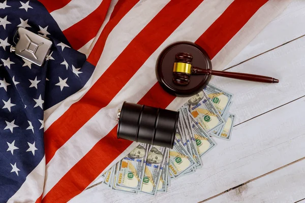 Aumento Los Precios Mundiales Del Petróleo Marca Bandera Juez Madera — Foto de Stock