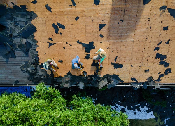 Reparación Techos Reemplazar Culebrilla Que Sido Dañado Necesidad Reemplazo Edificio — Foto de Stock