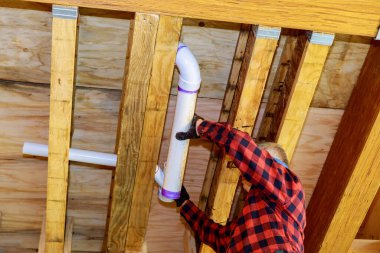 PVC plastik kanalizasyon tuvalet beyazı boru tesisatçı yapıştırıcı, ahşap çerçeve tavan kiriş ev yumuşak odaklı