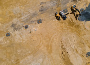 Ev inşaatı alanındaki hazırlık işleminin panoramik hava görüntüsü