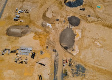 Havadan bakıldığında yeni inşaata hazırlık için hazırlanan arazi.