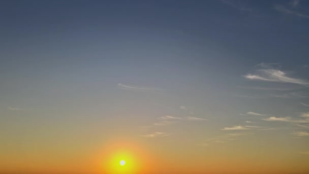 สวยงามทไวไลท์พระอาทิตย์ตกท้องฟ้าพาโนรามา — วีดีโอสต็อก