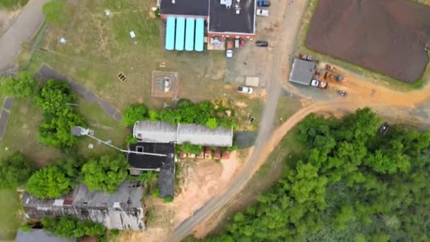 Wassertanks in der Abwasseraufbereitung nach der Anlage in Anlagen — Stockvideo