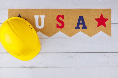 Sarı başlıklı ABD Mutlu İşçi Bayramı Amerikan vatanseverliği