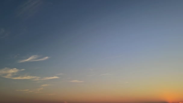 Schöne Abenddämmerung Sonnenuntergang Himmel-Panorama — Stockvideo