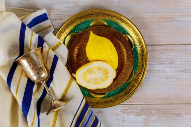 Yahudi dini sarı sitron etrogu Sukkot ve Tallit bayramlarında kullanılır.