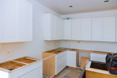 Mutfaktaki yeni mobilyaların geliştirme görünümünü kaldır