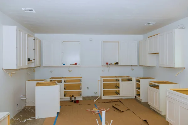 Remodelar Vista Melhoria Home Instalado Novo Mobiliário Cozinha — Fotografia de Stock