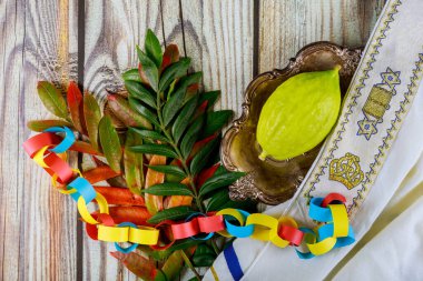Dini sembol Etrog, lulav kippah ve Tallit dua kitabında Sukkot 'un törensel Yahudi festivali