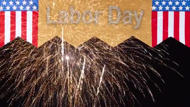 Día del trabajo construcción feliz fiesta federal en más de bandera de EE.UU. chispas espectáculo de fuegos artificiales nocturnos — Vídeo de stock