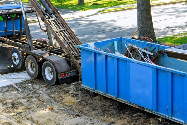 Metal Trash Container Loading Garbage Can Waste Construction Trash Dumpsters — Stock Photo, Image