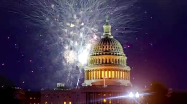 ABD Başkent Binası Washington 'da havai fişek gösterisi 4 Temmuz Bağımsızlık Günü' nde neşeli