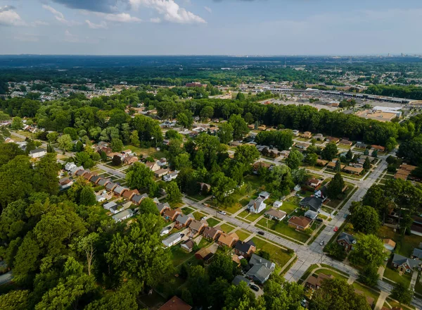 Parma OH USA yazlık evlerin çatılarındaki bir mahallenin panoramik manzarası