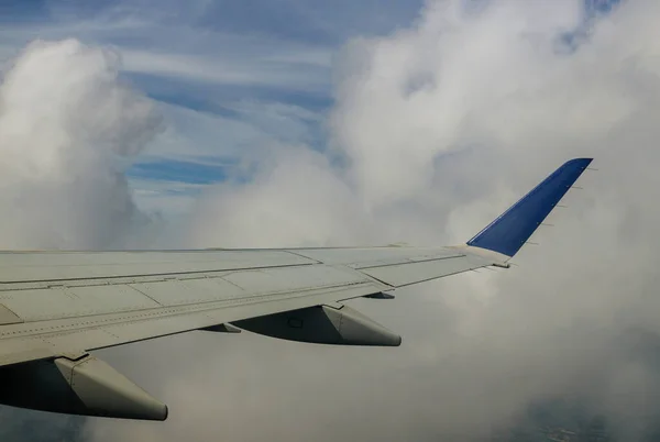 Viagem Avião Voando Acima Paisagem Paisagem Asa Olhar Através Janela — Fotografia de Stock