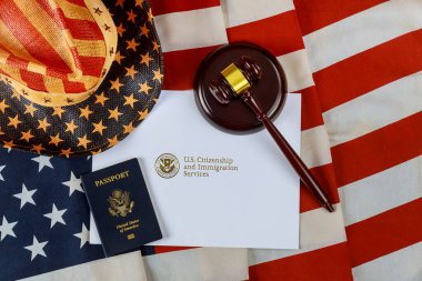 Amerika Birleşik Devletleri Göçmenlik Bürosu adalet ve hukuk konsepti Amerikan bayrak departmanı USCIS İç Güvenlik Departmanı ABD Vatandaşlık Göçmenlik Hizmetleri