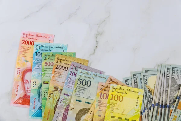 ABD doları banknot ve Venezuela ekonomisi banknotlar farklı kağıt banknotlar Venezuela Bolivar,