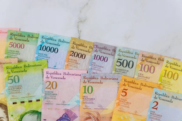 Venezuela 'nın farklı kağıt para birimlerine sahip banknotlarının ekonomisi Venezuela Bolivar,