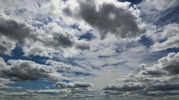 Грозовое небо из дождевых облаков — стоковое видео