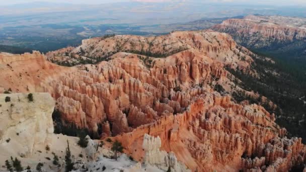 Bryce Canyon Ulusal Parkı ABD 'nin Utah eyaletinin güneybatısında yer almaktadır. — Stok video