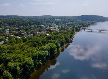 Delaware nehir manzarası, Amerika 'nın Lambertville New Jersey kasabası, New Hope Pennsylvania yakınlarındaki küçük bir kasaba.