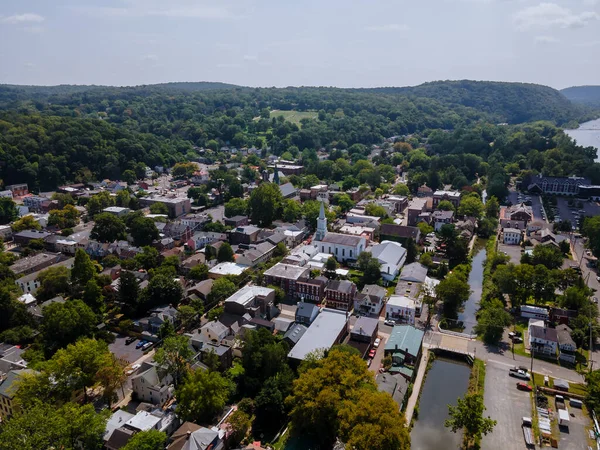 美しい町の都市景観での住宅街の空中歴史的な街の近くランバートビルニューホープペンシルベニア州 — ストック写真