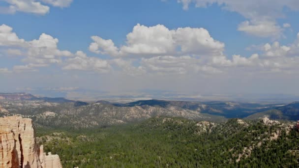 Zion Canyon Ulusal Parkı ABD 'nin Utah eyaletinin güneybatısında yer almaktadır. — Stok video