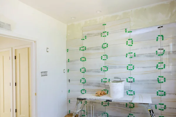 Construction Installing Ceramic Tile Reconstruction Bathroom Renovation — Stock Photo, Image