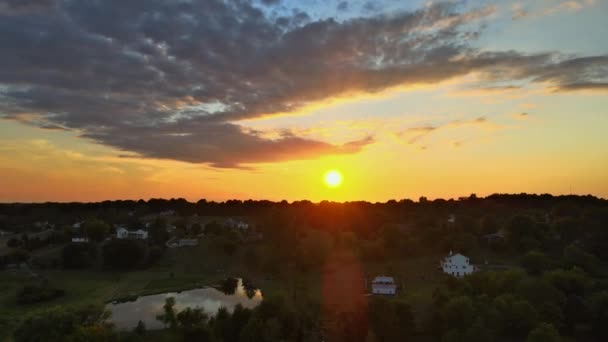 Πανοραμική θέα των αγρών στο ηλιοβασίλεμα Akron Οχάιο — Αρχείο Βίντεο
