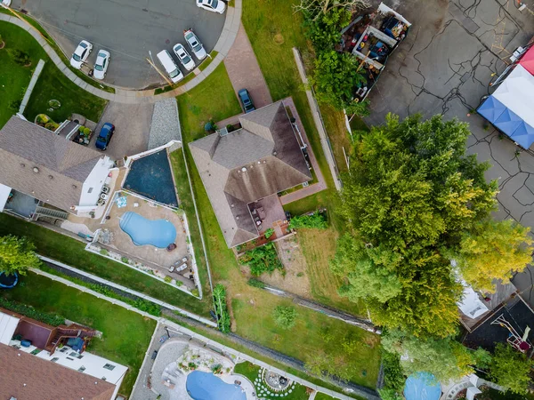 Visa Med Över Med Låga Hus Liten Stad Solig Dag — Stockfoto