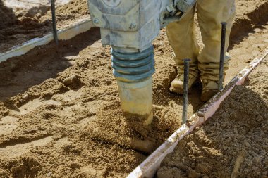 Küçük plaka sıkıştırıcı, kaldırımda kum sıkıştırma inşaatında kriko titreşimli çekiç aracı