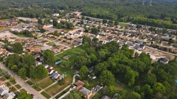 Panoramautsikt over nabolaget i tak på sommerhus i boligområder – stockvideo