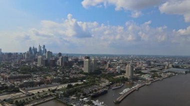Philadelphia Pensilvanya 'nın çatısındaki mahalle evlerinin hava manzarası.