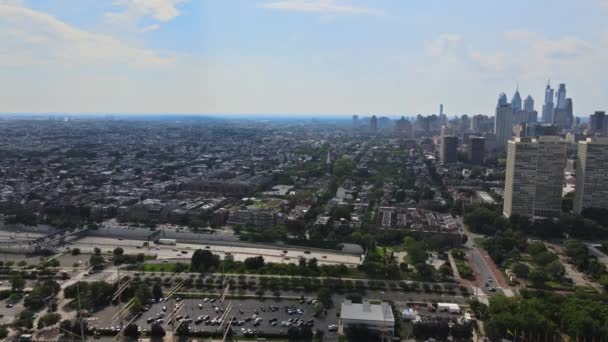 Arranha-céus da Filadélfia edifício ao longo do rio no centro da cidade de Filadélfia em PA EUA. — Vídeo de Stock