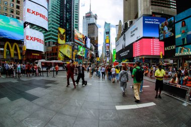 18 Eylül 2019 New York Şehri, ABD 'li halk ve turistler Times Meydanı New York' u ziyaret ediyor