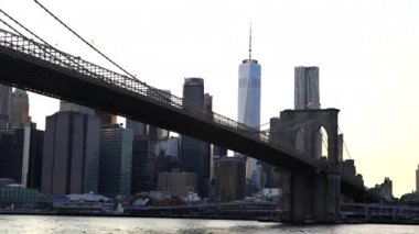 Yaz boyunca Manhattan 'daki Brooklyn Köprüsü' nü kapatın.